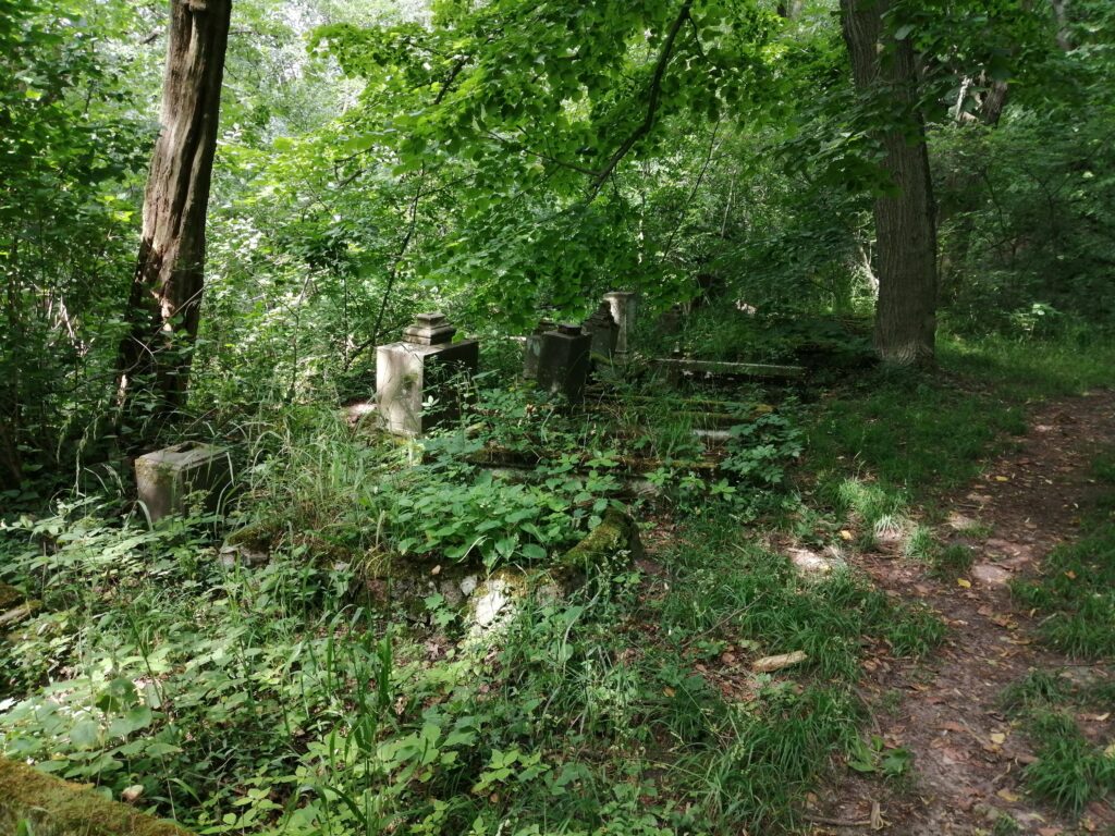 cmentarz park Radojewo