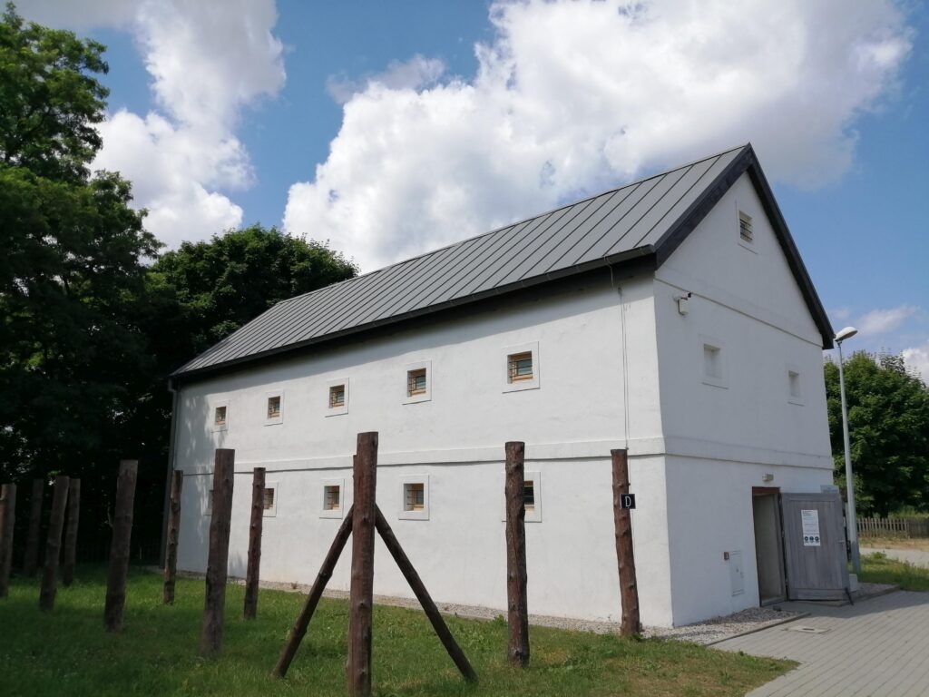 Spichlerz w Muzeum byłego niemieckiego obozu zagłady Kulmhof w Chełmnie nad Nerem