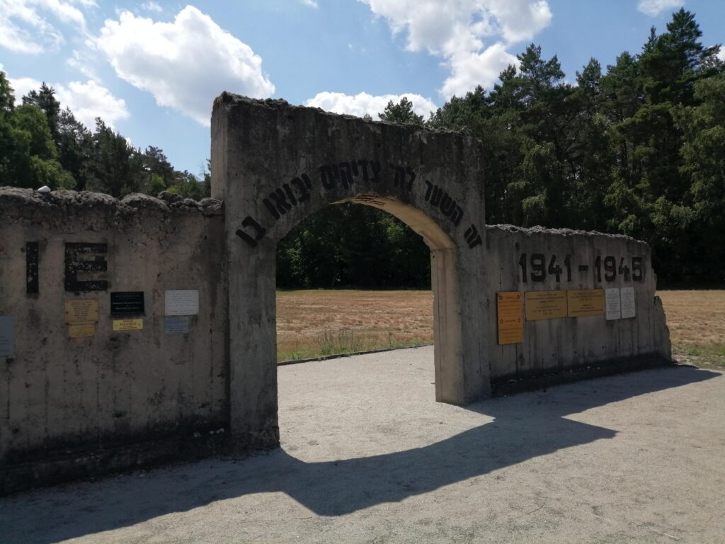 Las rzuchowski - dawny obóz zagłady Kulmhof