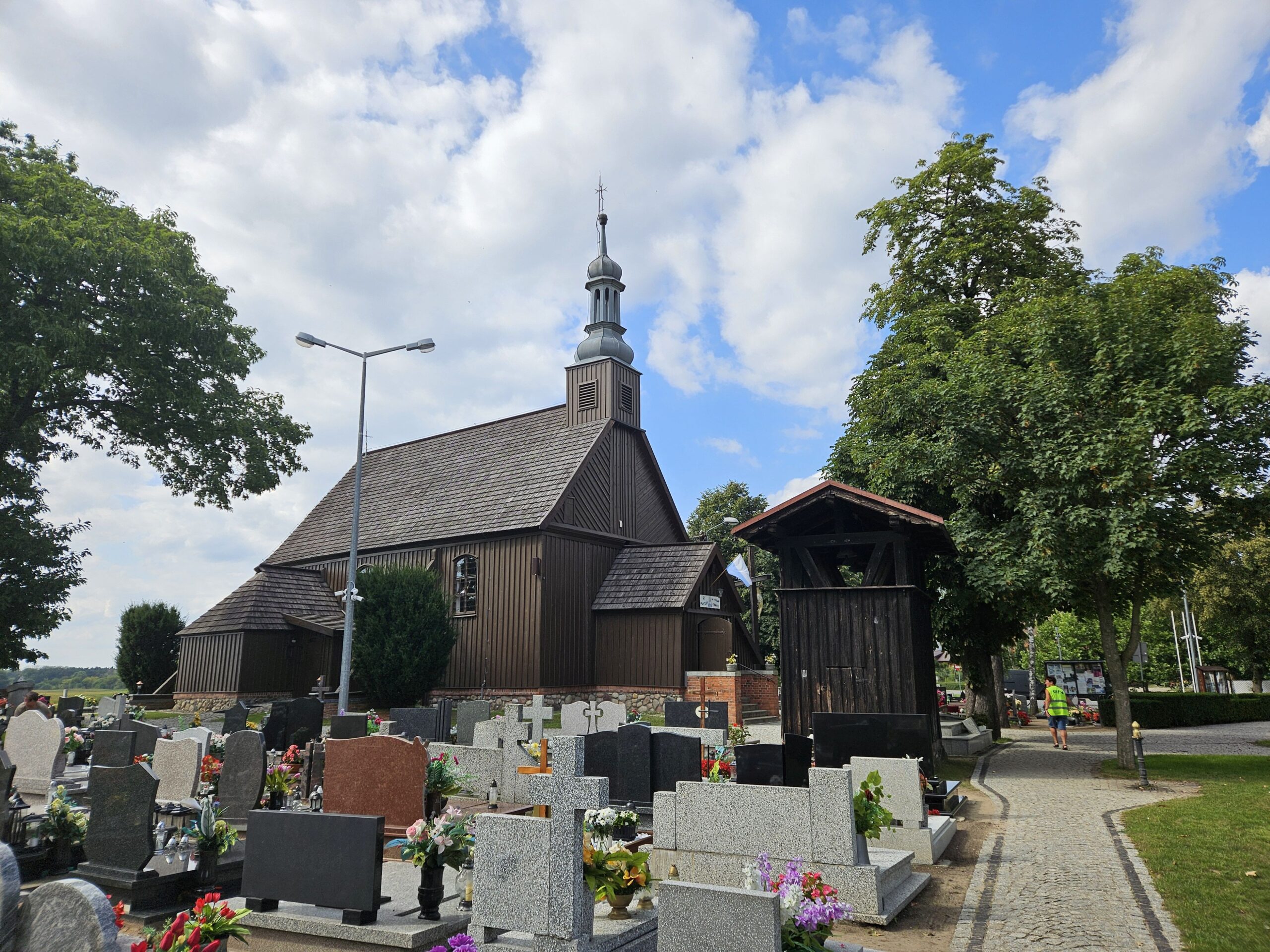 Kościół św. Michała Archanioła i Matki Bożej Wspomożenia Wiernych w Rogalinku